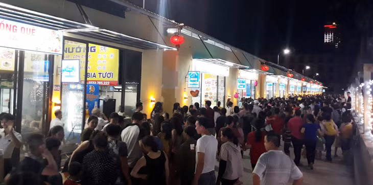 陈富坊的新美食街。