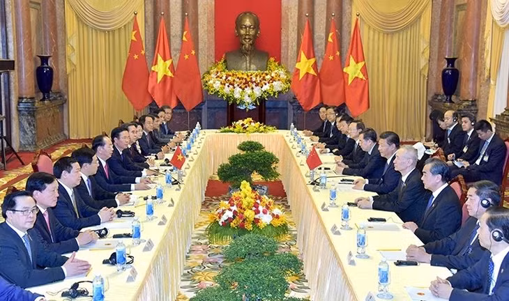 越南国家主席陈大光与中共中央总书记、中国国家主席习近平举行会谈。（图片来源：登科 摄）