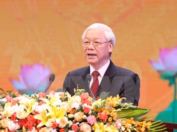 越共中央总书记阮富仲在十月革命胜利100周年纪念典礼上发表讲话。（图片来源：越通社）