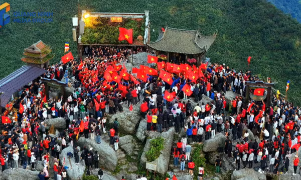 4000余人参加在安子山举行的“越南璀璨”主题活动