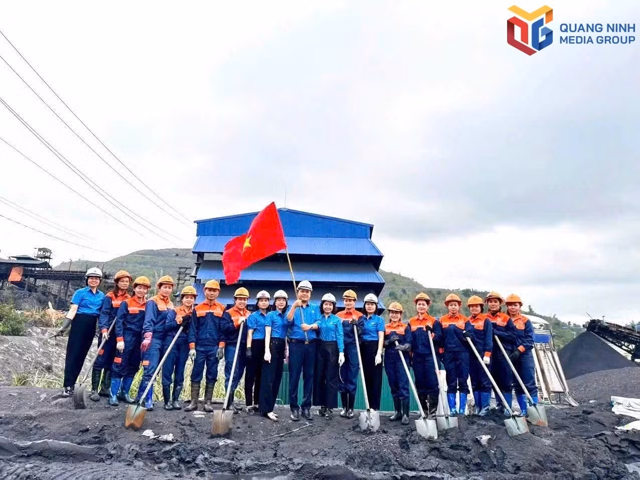 thanh-nien-cong-ty-cp-than-cao-son-ra-quan-dam-nhan-cong-trinh-phan-viec-kho-11zon.jpg