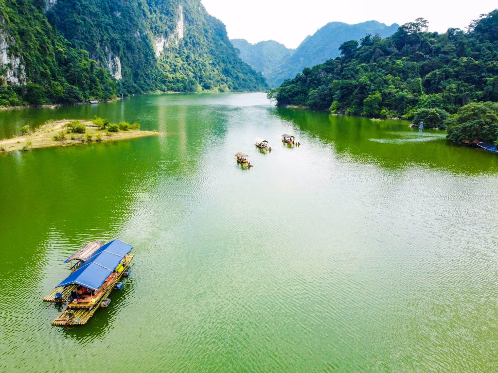雨季的同林成了一片汪洋 Mùa mưa, Đồng Lâm trở thành hồ nước rộng mênh mang