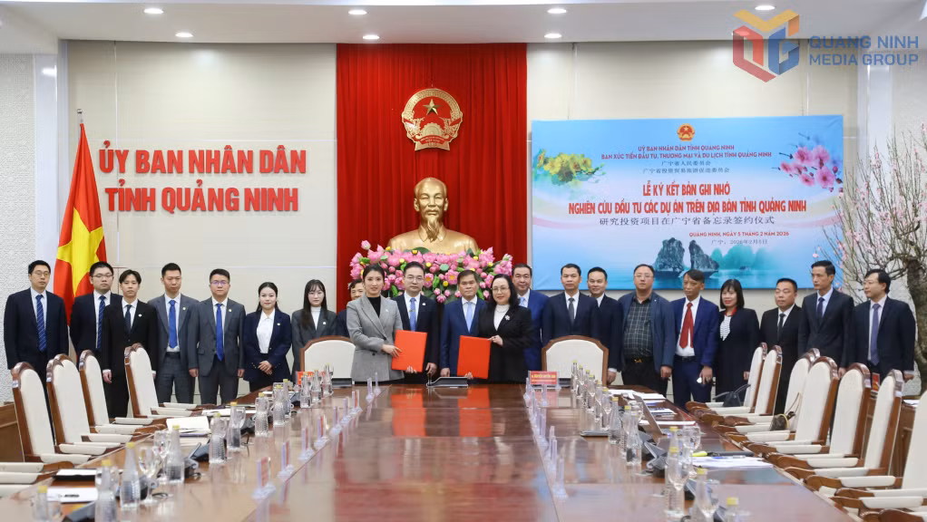 广宁省商贸旅游投资促进委员会与中国太平洋建设集团有限公司代表交换合作谅解备忘录。