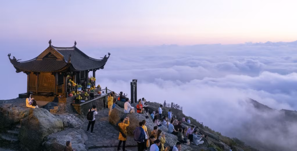 “安子—永严—昆山劫泊遗址名胜群”向联合国教科文组织申请 认定为世界遗产的档案建设工作正在大力推进。“Quần thể di tích và danh thắng Yên Tử - Vĩnh Nghiêm - Côn Sơn, Kiếp Bạc” đang được đẩy mạnh xây dựng hồ sơ đề nghị UNESCO công nhận là di sản thế giới.
