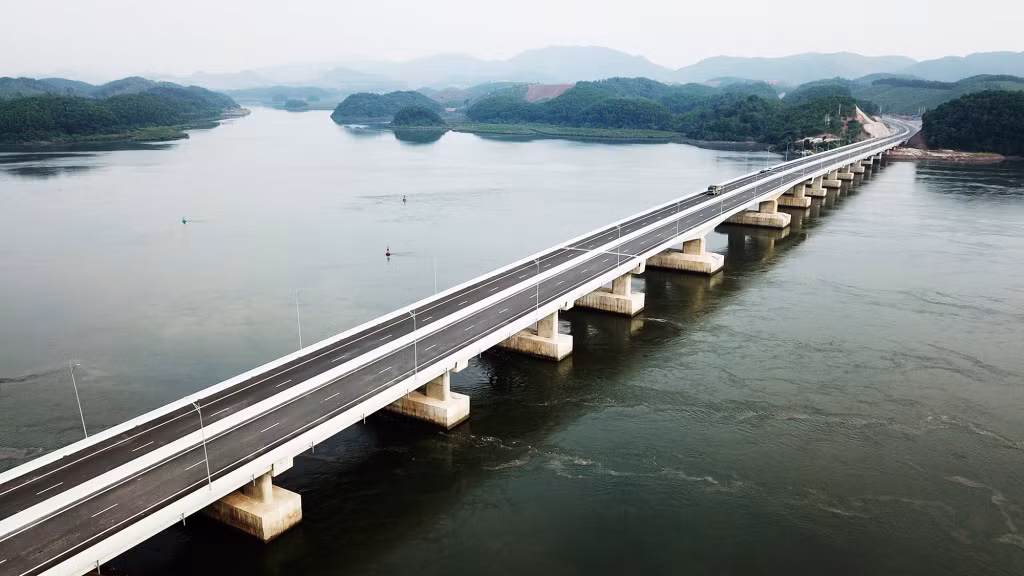 下龙——云屯高速公路