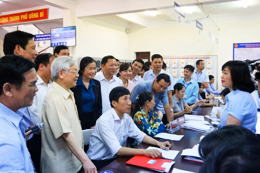 2016年阮富仲总书记莅临走访汪秘市公共行政中心。