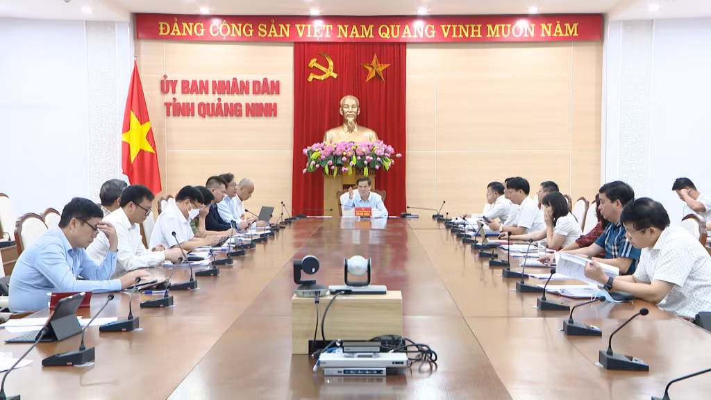 广宁省人民委员会副主席裴文康主持会议。