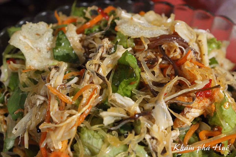 顺化拌粉让不少食客魂牵梦萦 Bát bún trộn Huế gây thương nhớ cho nhiều thực khách