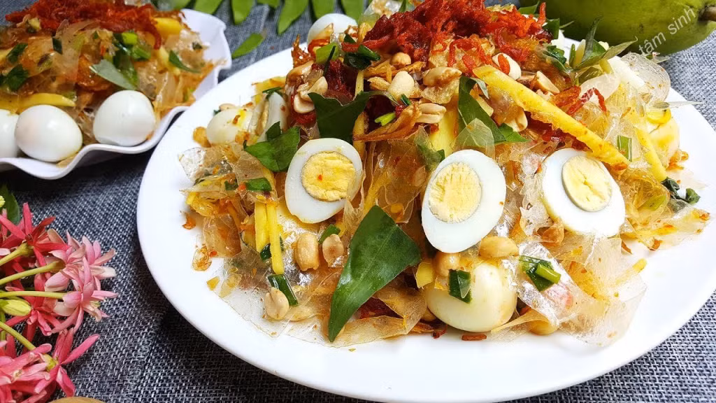 起源于西宁的拌米纸 Bánh tráng trộn có nguồn gốc từ Tây Ninh