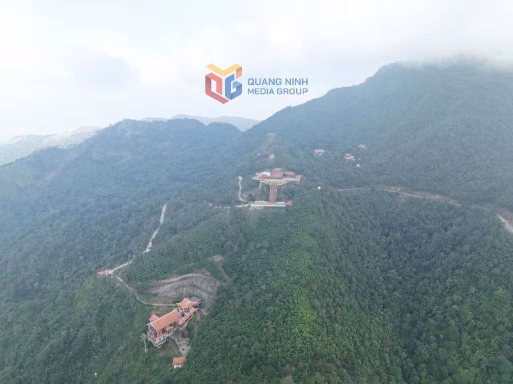 卧云寺（安生坊）是与佛皇陈仁宗修行、行道、化佛一生紧密相连的圣地。