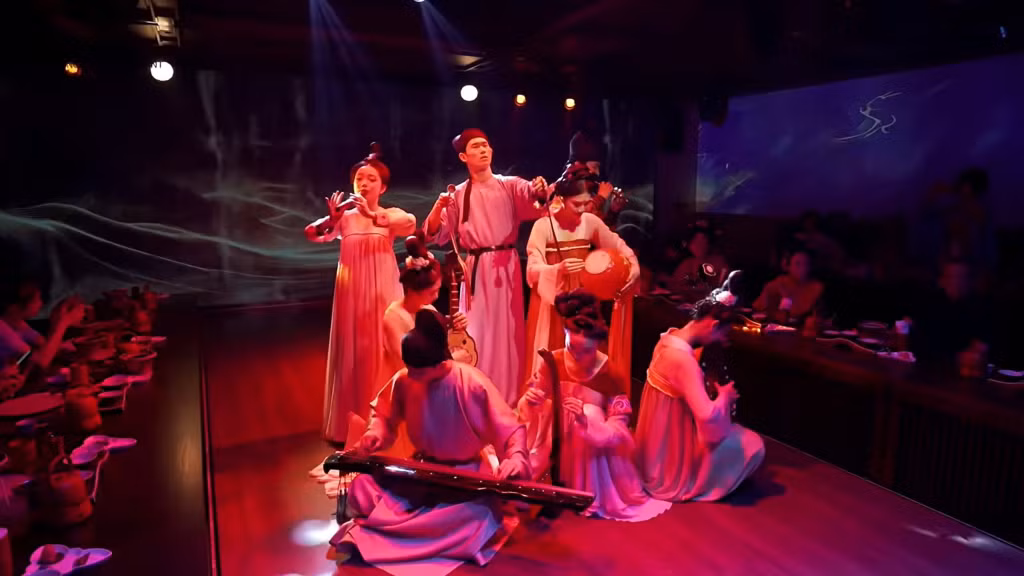 祥瑞芙蓉宴中的舞台表演 Màn biểu diễn sân khấu trong Yến tiệc Phù Dung Tường Thụy