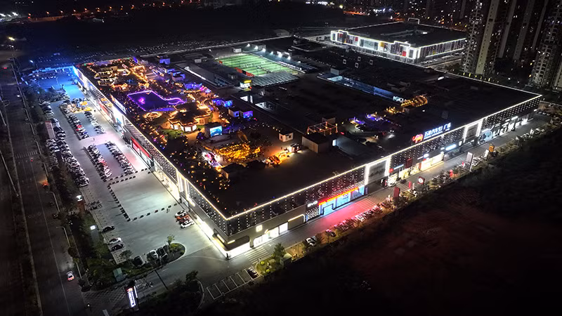广西最大的屋顶汽车营地——“五象谷营地”开营。 Khu cắm trại bằng ô tô tại sân thượng lớn nhất ở Quảng Tây - "Khu cắm trại thung lũng Ngũ Tượng" đã mở cửa.
