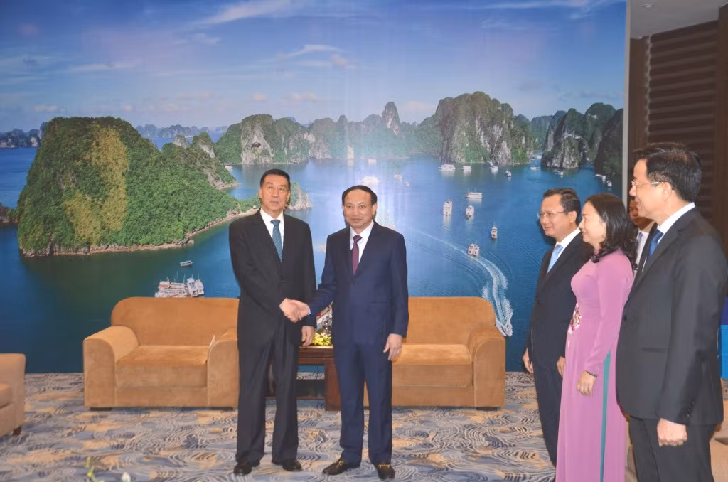广宁省委书记，人民议会主席阮春冀会见中国政协副主席。