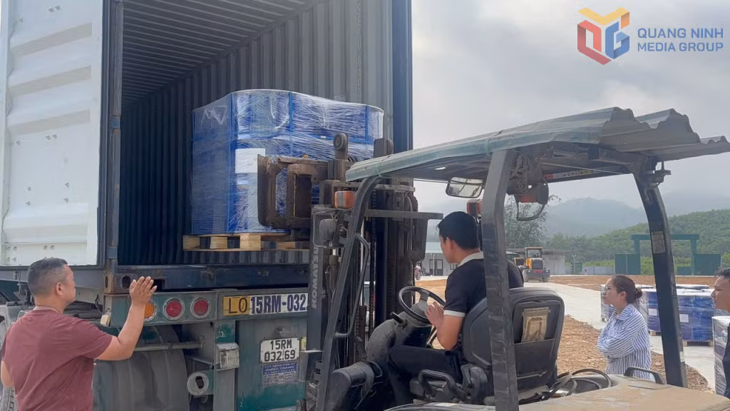 这是该公司肉桂产品深加工厂自2025年11月投产以来，首次向美国市场出口产品。