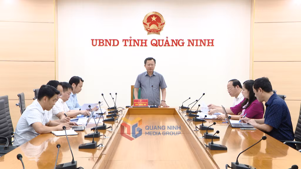 广宁省人民议会代理主席高翔辉主持召开了会议。