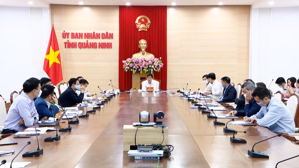 广宁省人委会主席阮祥文主持会议。