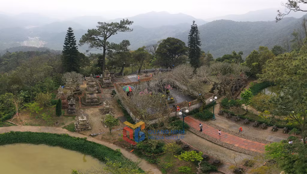 在旅游淡季，游客会深深感受到时间的烙印和祖塔的庄严、雄伟。