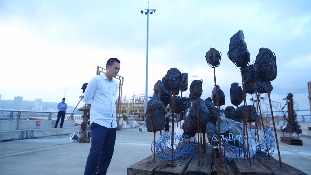 展览获得了广大市民和游客的关注 Triển lãm nhận được sự quan tâm của nhiều người dân và du khách