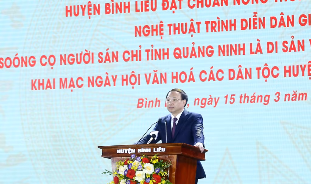 越共党中央委员、广宁省省委书记、人民议会主席阮春记在仪式上发表讲话。