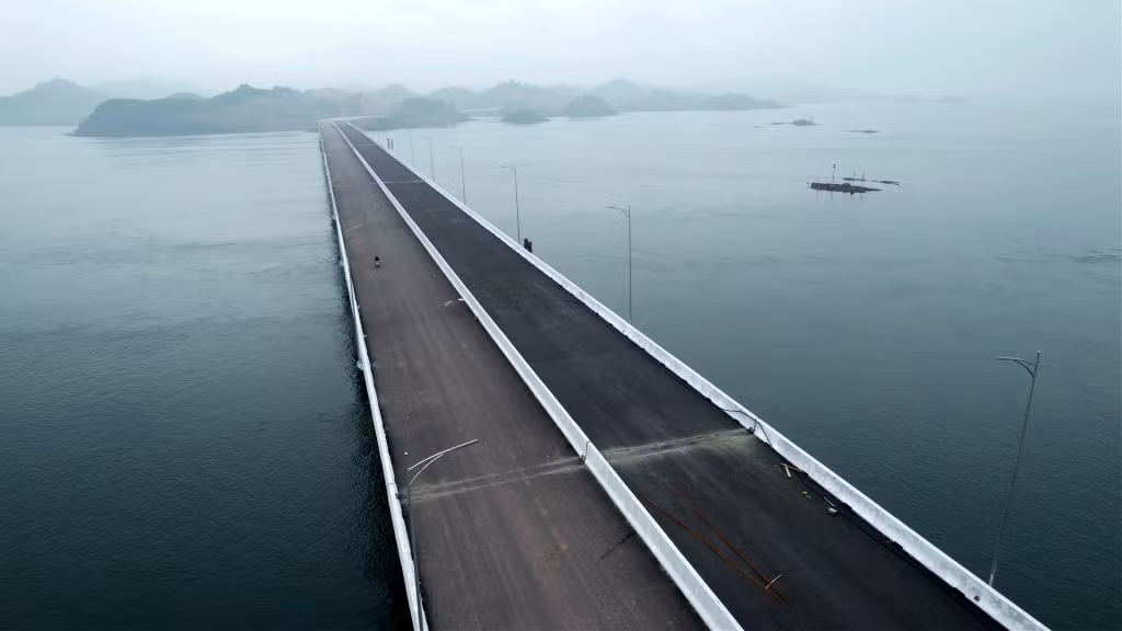 云屯-芒街高速公路