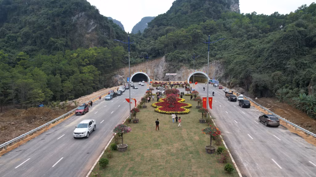 穿山隧道