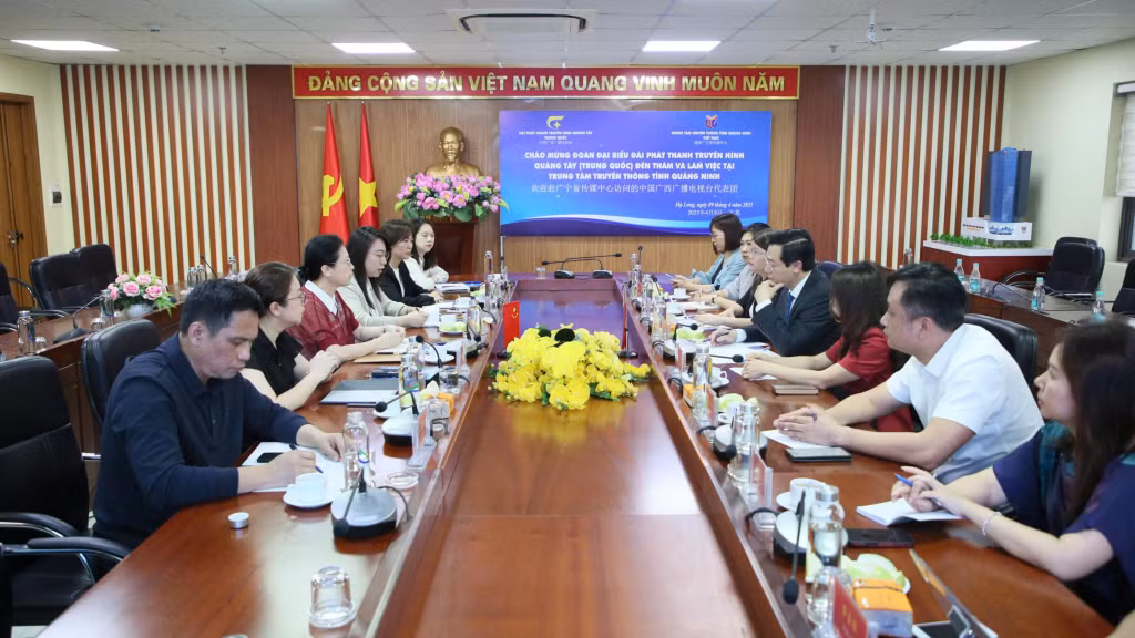 广西广播电视台与越南广宁省传媒中心工作会谈。 Hội đàm giữa Trung tâm Truyền thông tỉnh Quảng Ninh và Đài PTTH Quảng Tây.