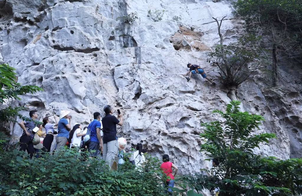 第35号遗产地——那阳盆地的世界湖被规划到公园区，用于游客参观和科学研究。 Điểm di sản số 35 - Thế giới đầm hồ tại trũng Na Dương được xây thành khu vực công viên để du khách tham quan và phục vụ nghiên cứu khoa học .