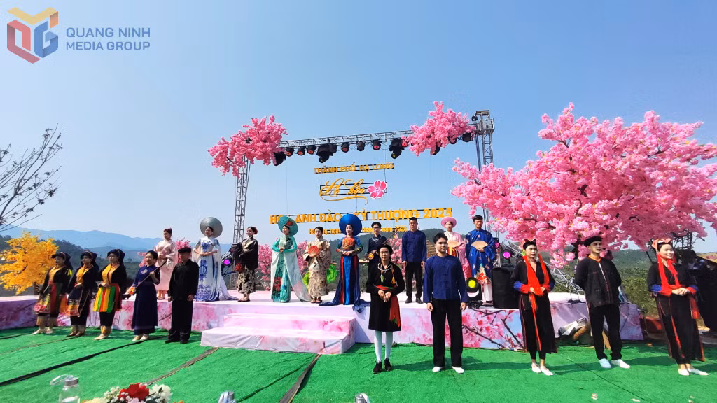 樱花节介绍下龙市各民族文化、传统服饰和日本和服。