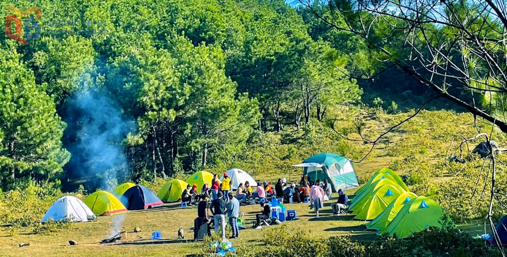 不少露营点可供游客与好友一同休憩、放松，并欣赏半山腰的美景。