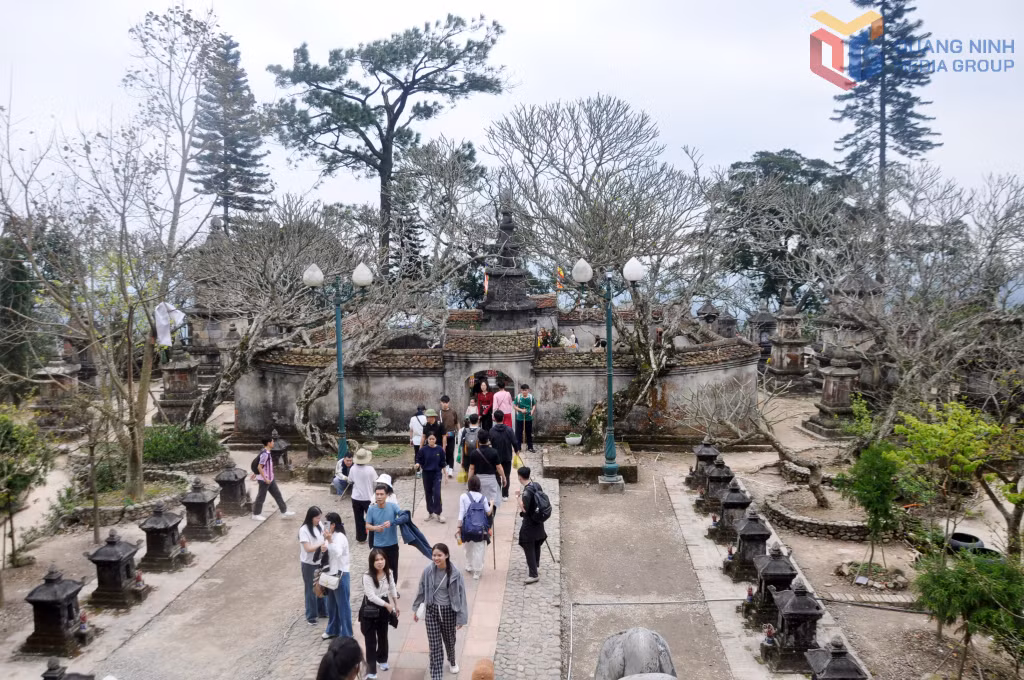 祖塔位居安子山惠光塔园的核心位置。