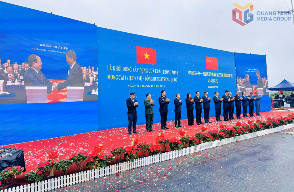 芒街（越南）—东兴（中国）智慧口岸建设启动仪式在北仑二桥管理分界线（芒街1坊）举行。