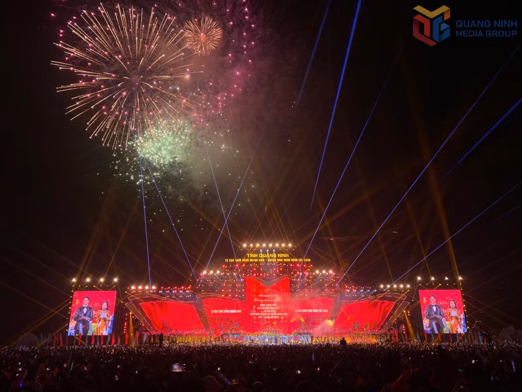 艺术演出结合烟火效果，令观众情感迸发。