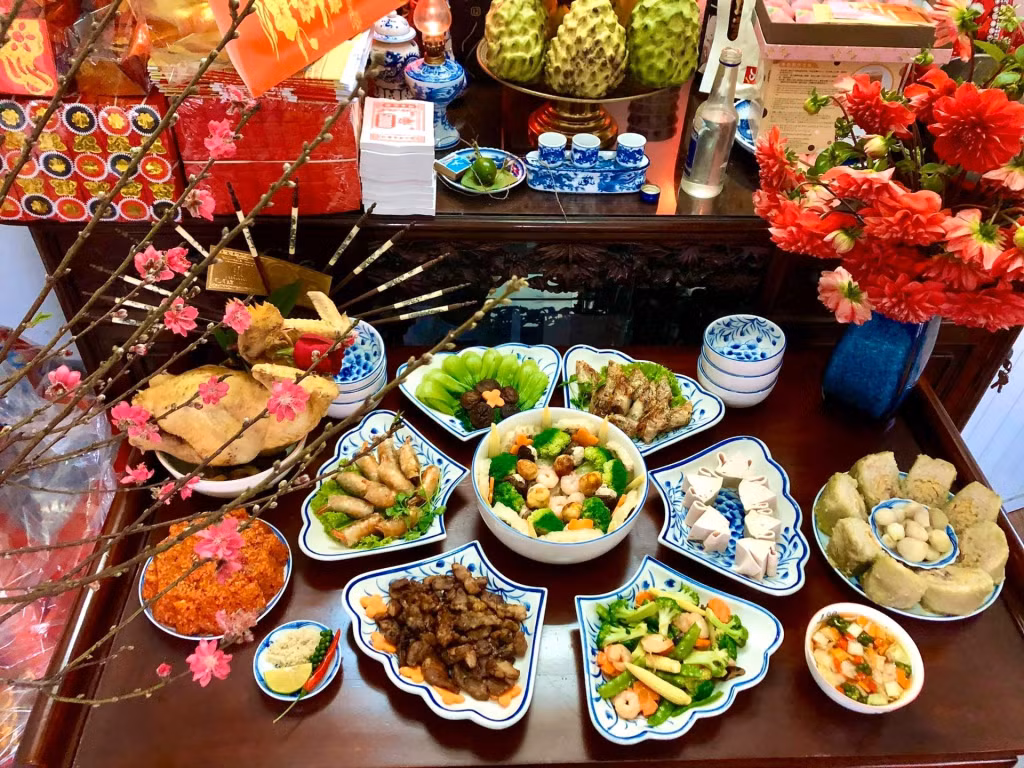 北部的宴席菜体现了北部美食的精致。 Mâm cỗ miền Bắc thể hiện sự tinh tế của ẩm thực Bắc Bộ.