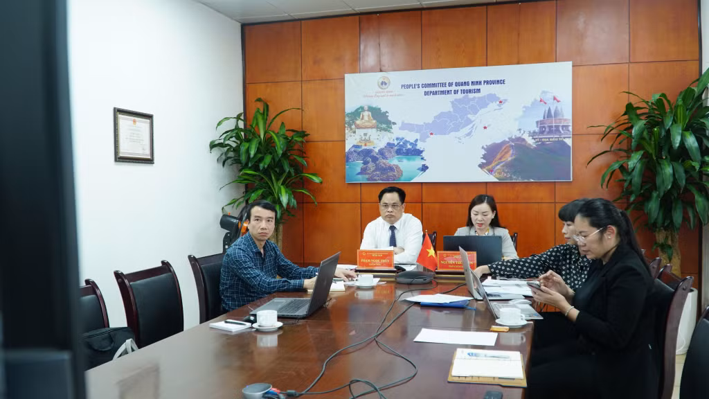 广宁省旅游厅领导参加了2022东亚区域旅游论坛（EATOF）在线会议。
