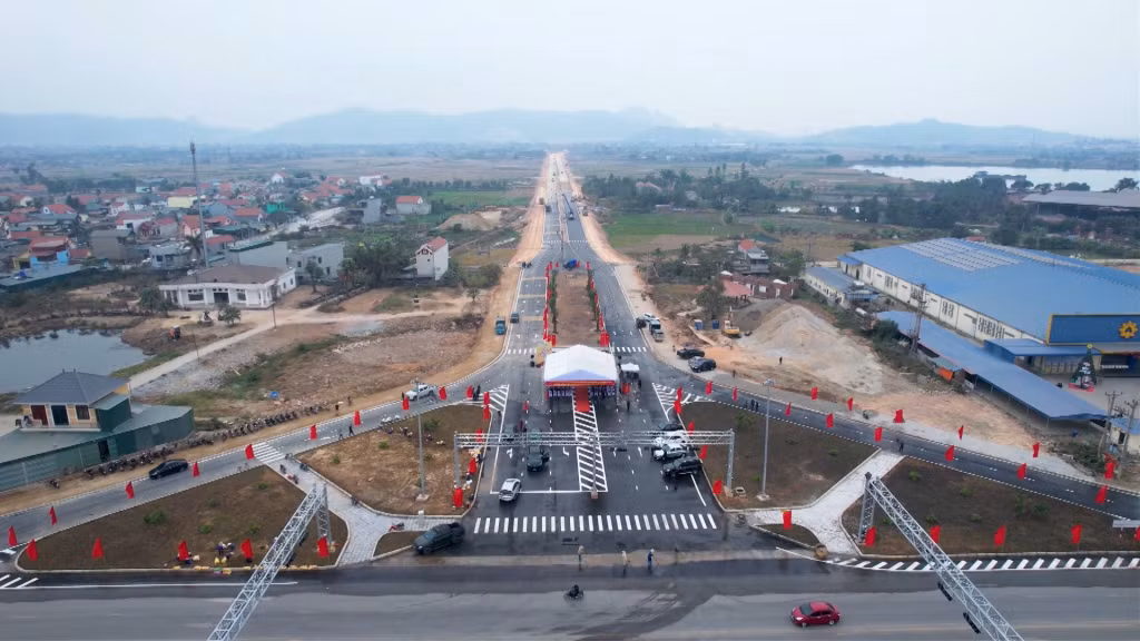 东潮市连接18号国道和滨河路的道路