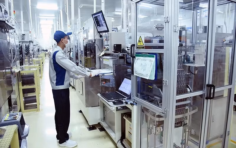 兴安二号升龙工业区Nippon Mektion 工厂在生产电子电路板。