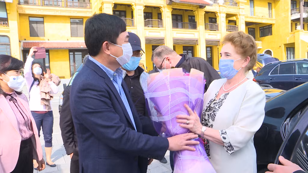 广宁省省委副书记、国会代表团团长吴黄银对马特赖·马尔塔博士一行表示热烈地欢迎。