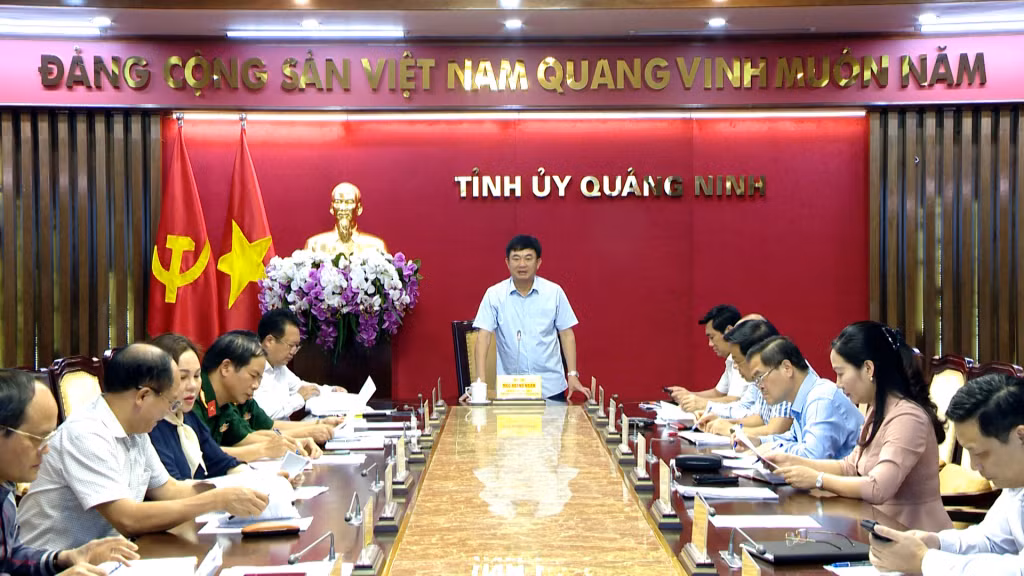广宁省委常务副书记吴黄银主持会议。