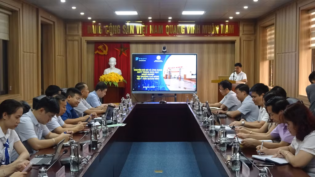 为了推动数字化转换，我省教育业多次举办专题研讨会。