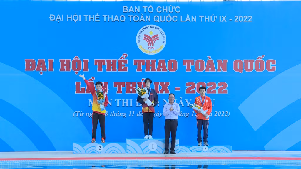 广宁省芳世英和阮芳英在男女硬板项目上获得了金牌。