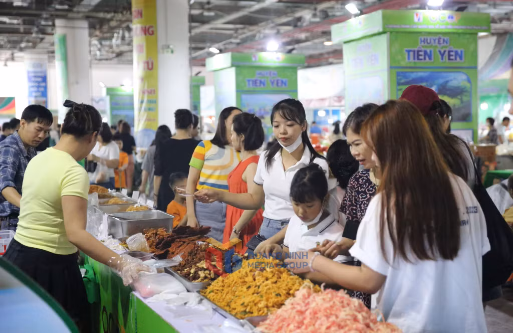 2025红河三角洲广宁一乡一品博览会热闹非凡 ảnh 5