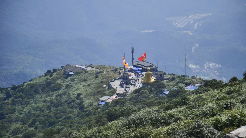 汪秘市首次在安子名胜遗迹区举办马拉松比赛。