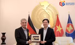 越南广宁市工作代表团访问并与越南驻德国大使馆举行工作会谈