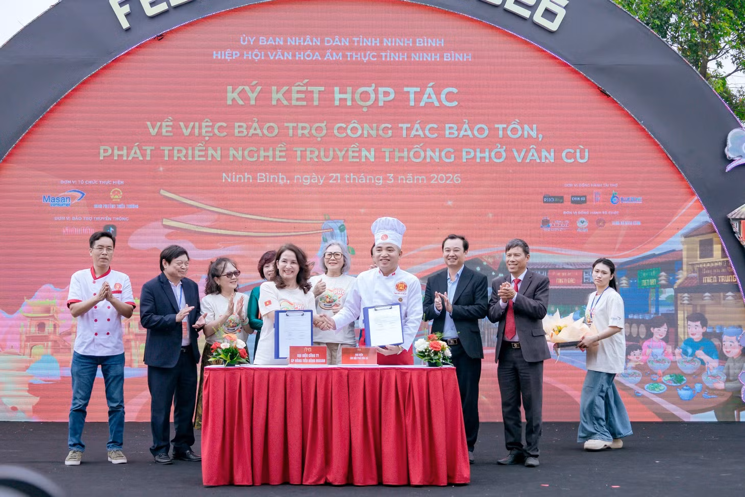 masan-consumer-va-chi-hoi-pho-van-cu-ky-ket-ve-viec-bao-tro-cong-tac-bao-ton-phat-trien-nghe-truyen-thong-pho-van-cu-2.jpg