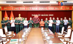 广宁市常务领导与边防部队司令部举行工作会谈