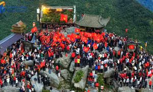 4000余人参加在安子山举行的“越南璀璨”主题活动