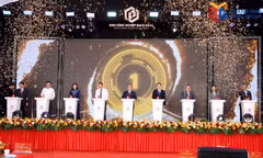 省委书记与各位代表共同按下启动键，宣布位于连和坊的白藤二号工业园区基础设施经营投资项目正式开工