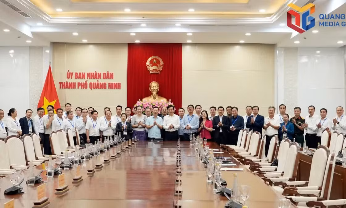 老挝人民革命党副部长级及相当级别干部代表团访问并在广宁开展工作