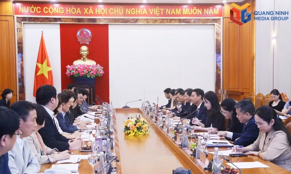 越南广宁市人民议会与韩国清州市（Cheongju）议会代表团举行工作会谈