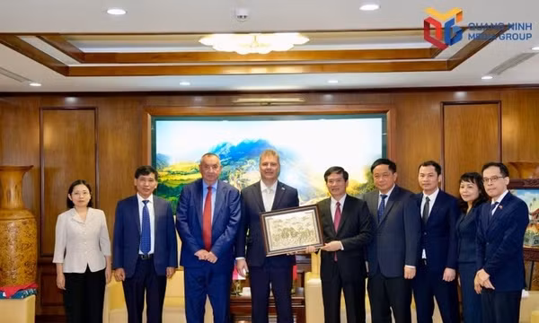 广宁省委副书记会见捷克共产党主席 